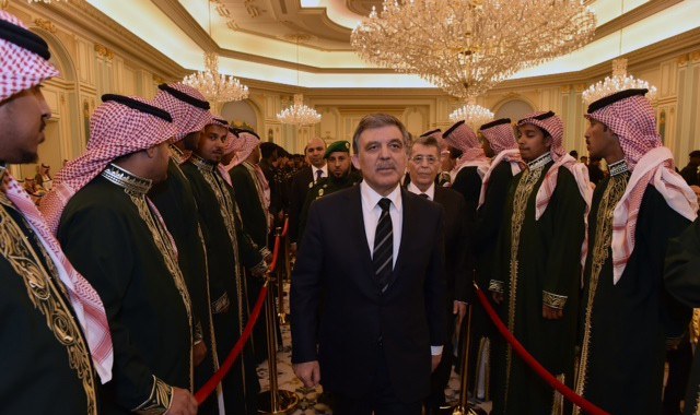 Abdullah Gül'den Suudi Arabistan'a Taziye Ziyareti