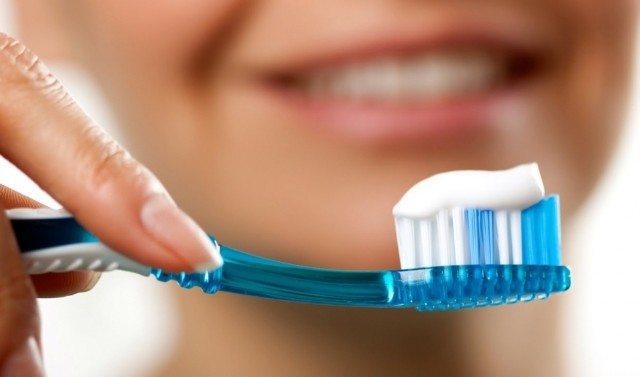 Dişlerinizi günde 3 kereden fazla fırçalamayın !