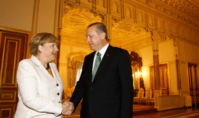 Erdoğan, Merkel'le bir araya geldi